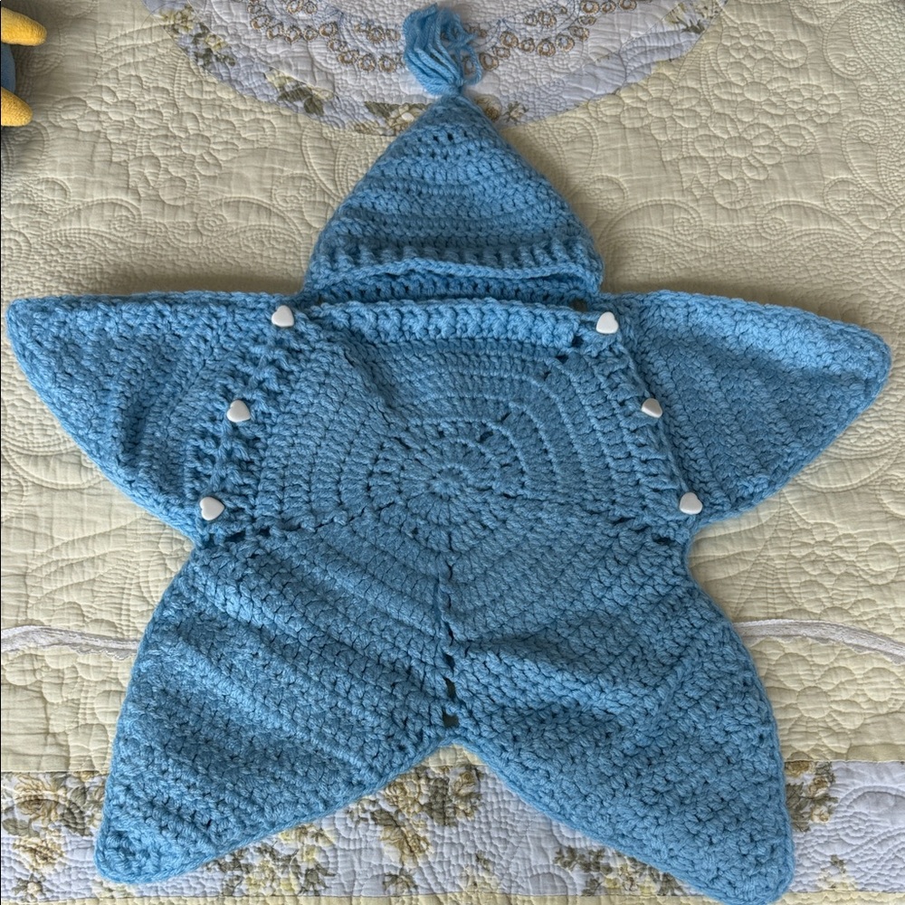 Blue Star-Shaped Knit Baby Blanket